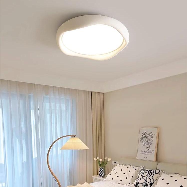 White Wavy Round Ceiling Light