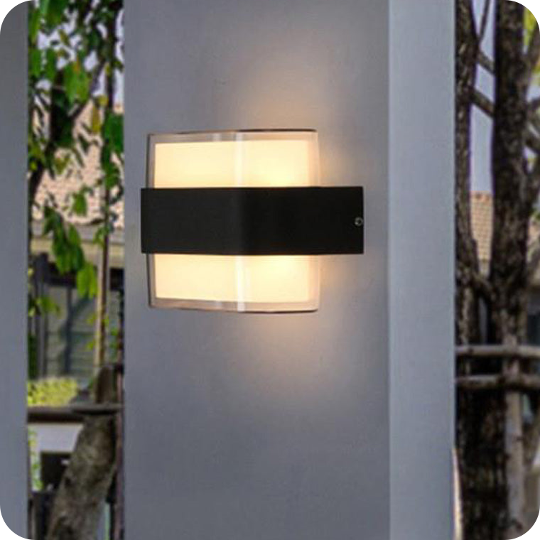 Outdoor Wall Light