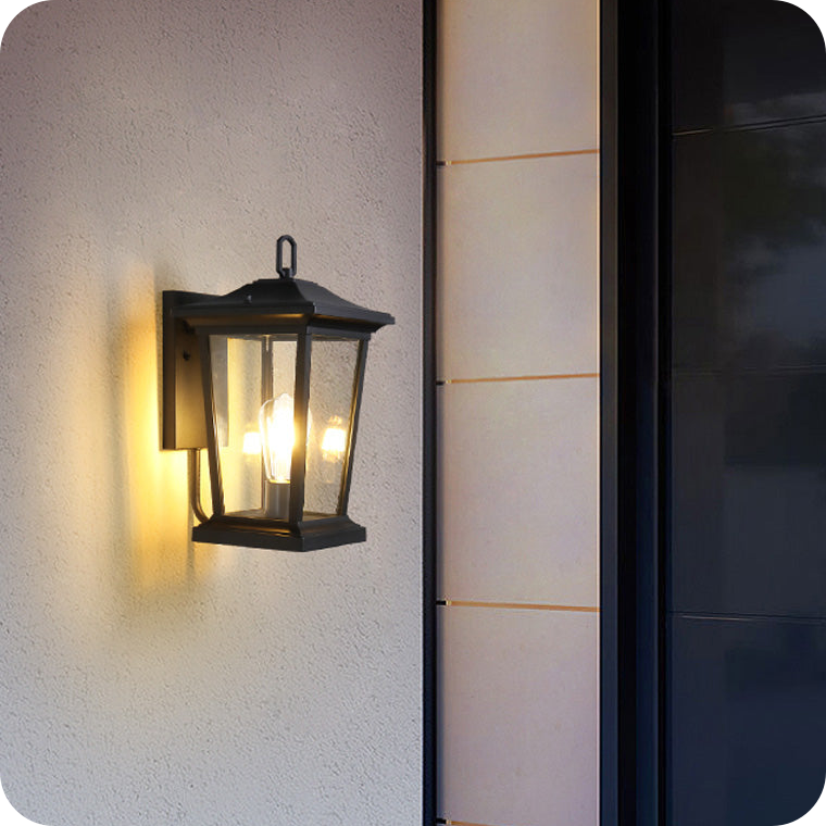 Transitional Outdoor Wall Lantern