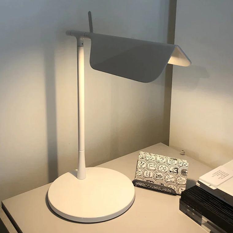 Lampe de bureau élégante à petit bras réglable