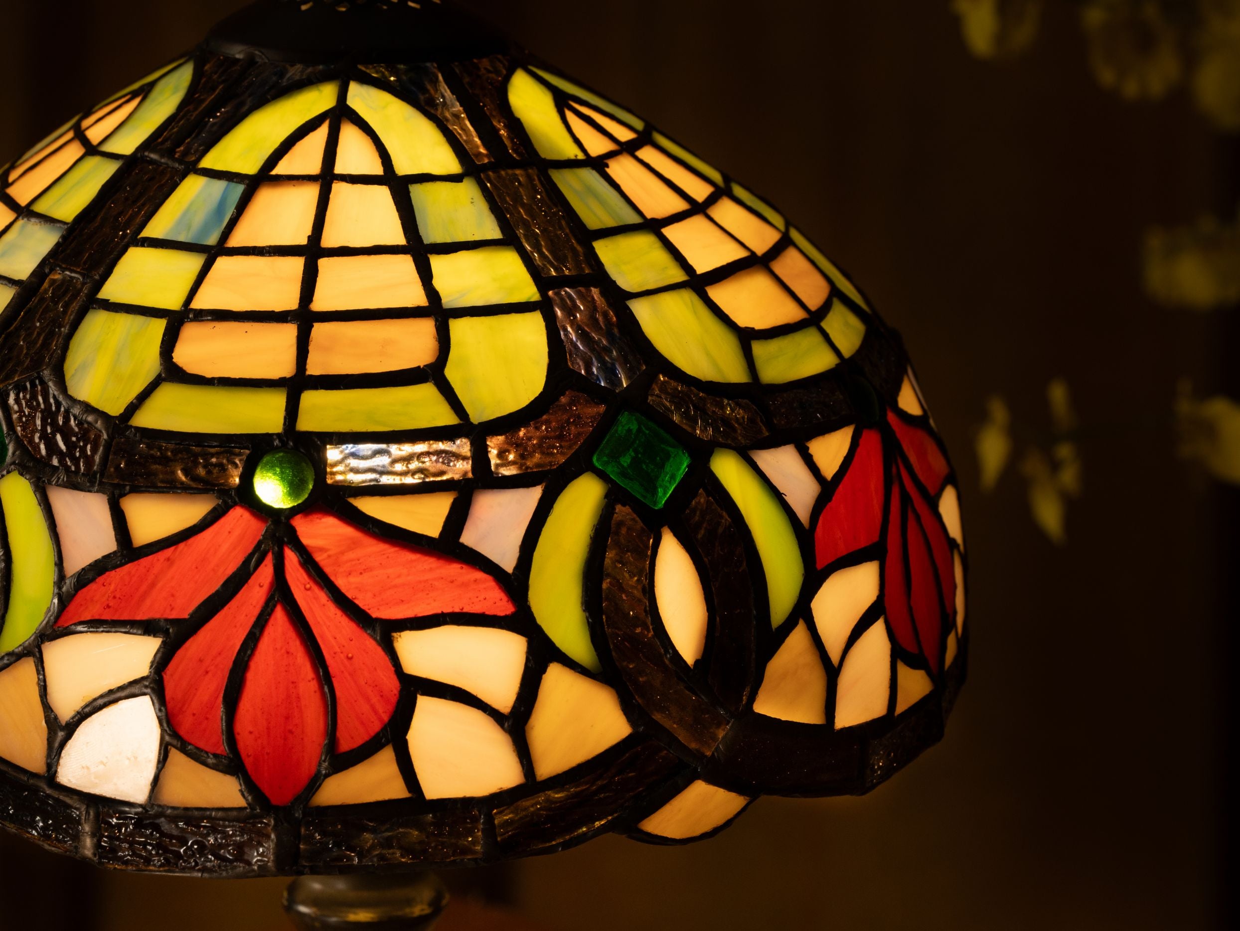 Crimson Bloom Tiffany Table Lamp