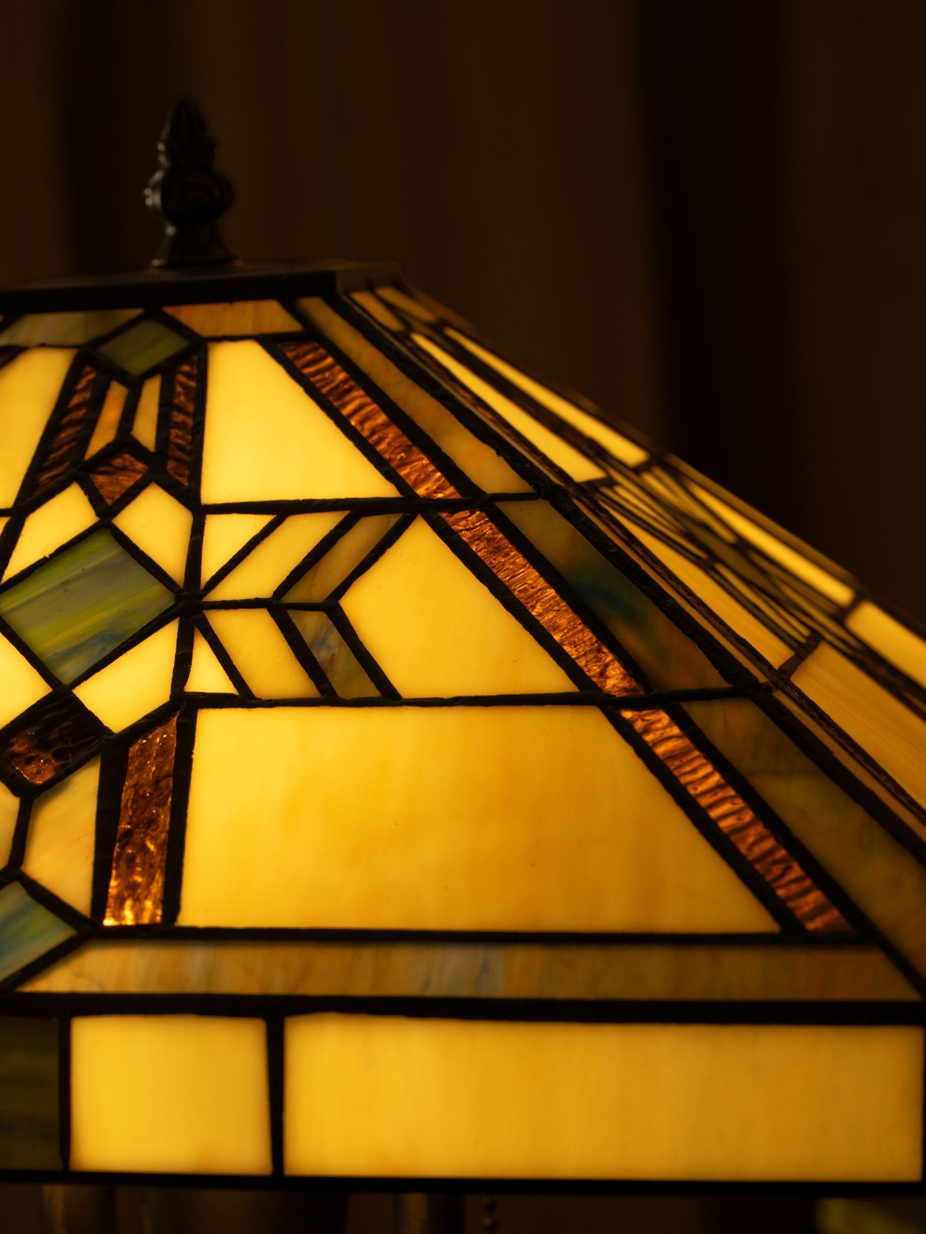 Golden Glow Tiffany Lamp