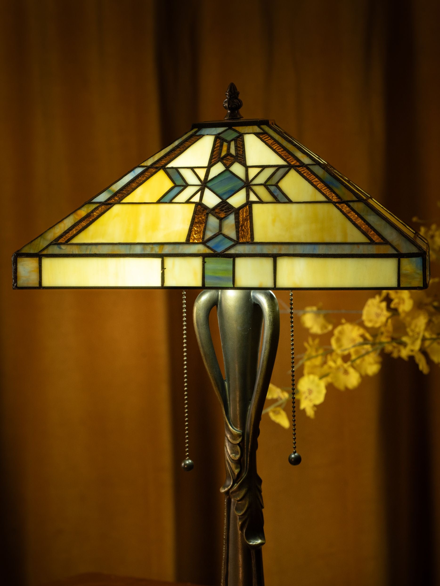 Golden Glow Tiffany Lamp