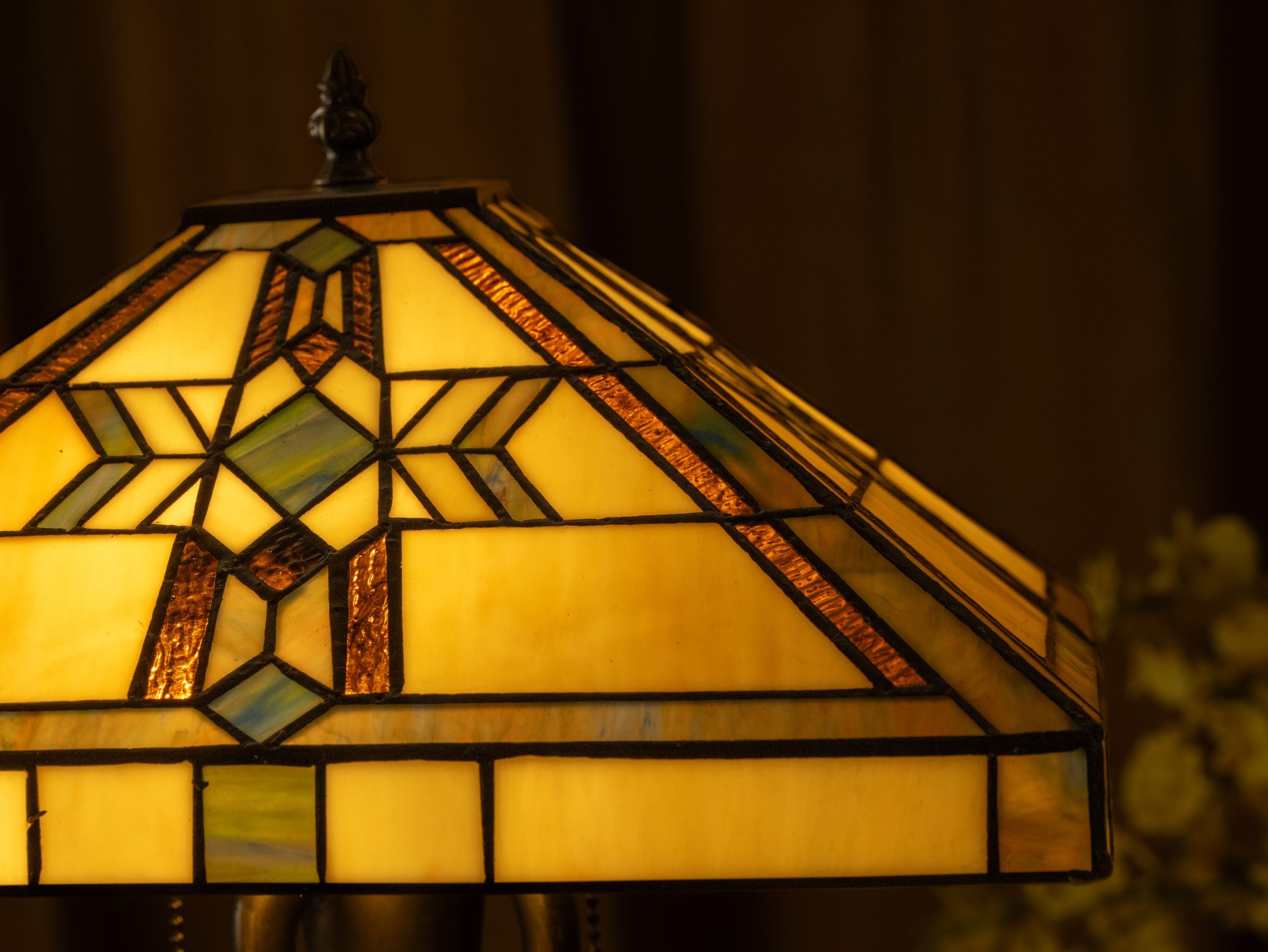 Golden Glow Tiffany Lamp