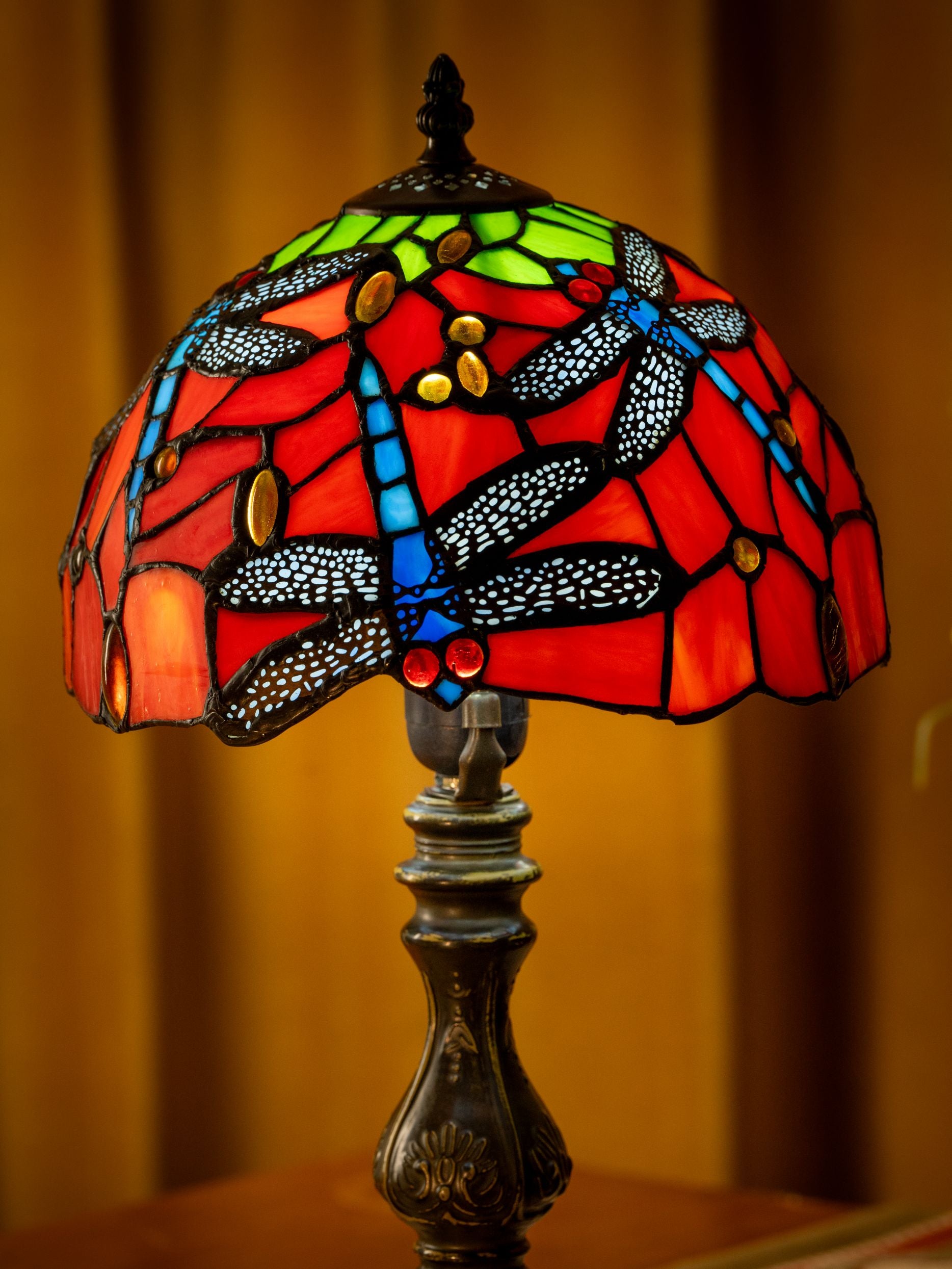 Crimson Flight Tiffany Table Lamp