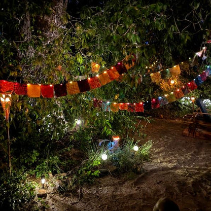 Guirlande lumineuse de Noël avec une bannière joyeuse