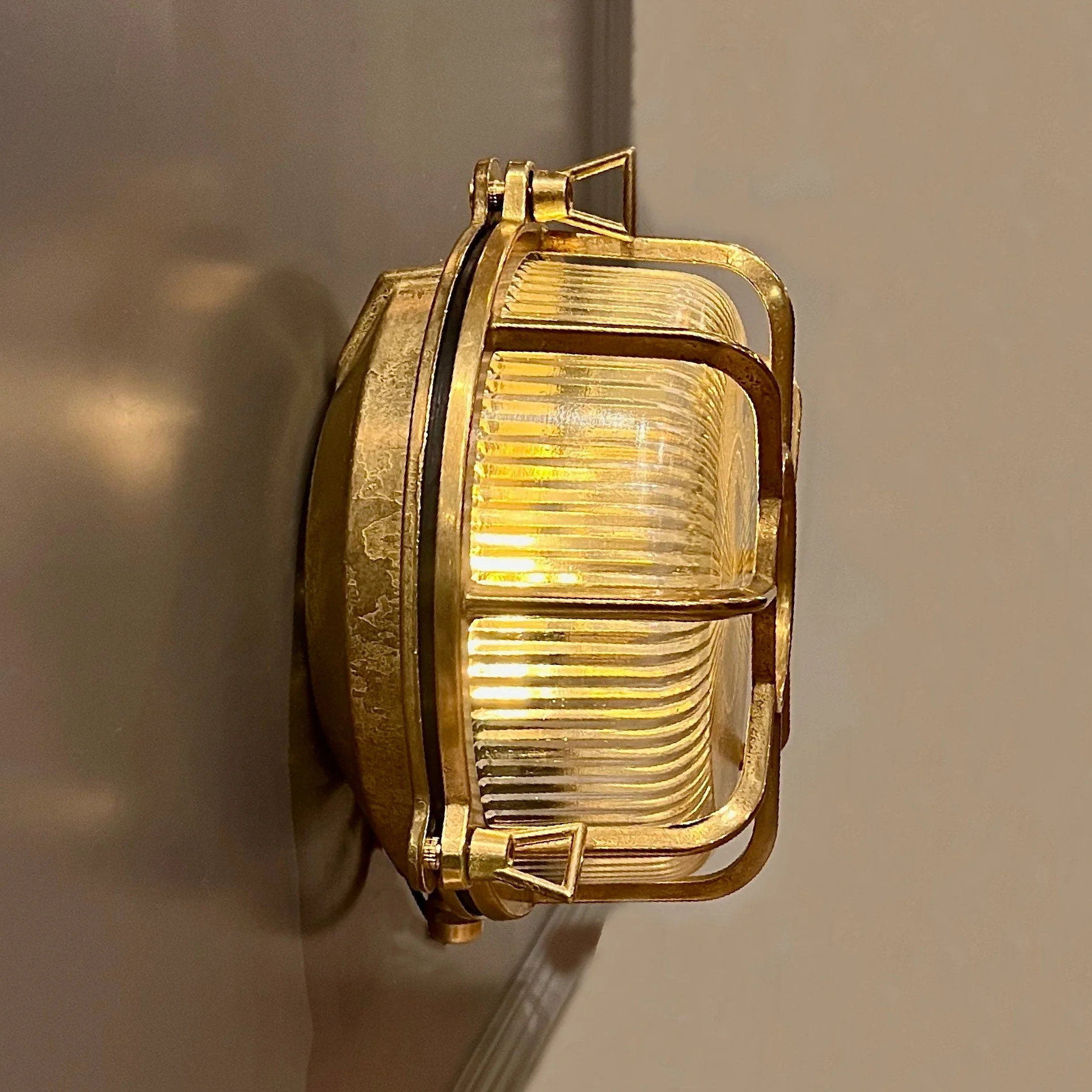 Round nautical sconce